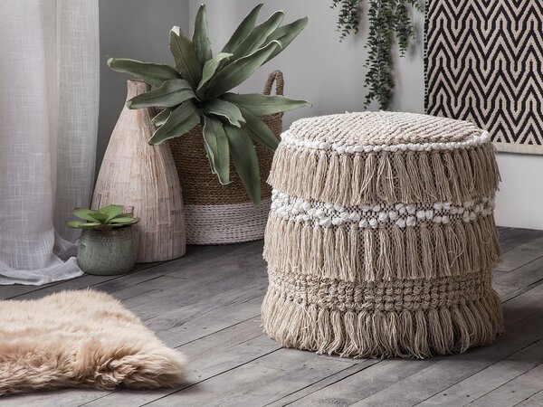 Taburetka béžová bavlna 44 x 43 cm bez vzoru okrúhly tvar so strapcami a uzlami podnožka boho rustikálny štýl obývačka spálňa