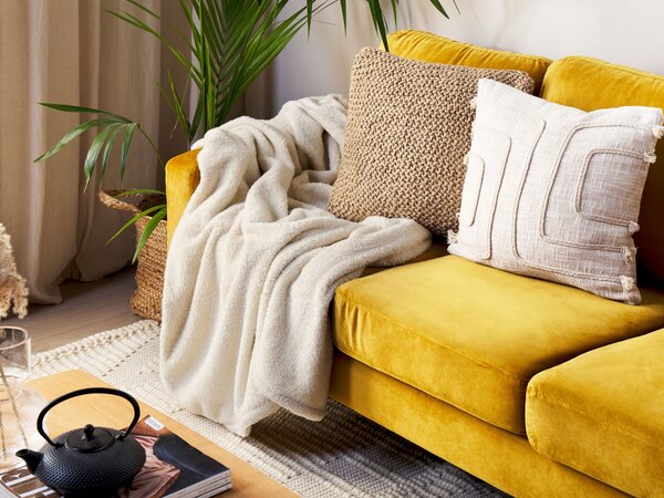 Deka béžová polyester umelá kožušina 125 x 150 cm prikrývka textil doplnky obývacia izba spálňa