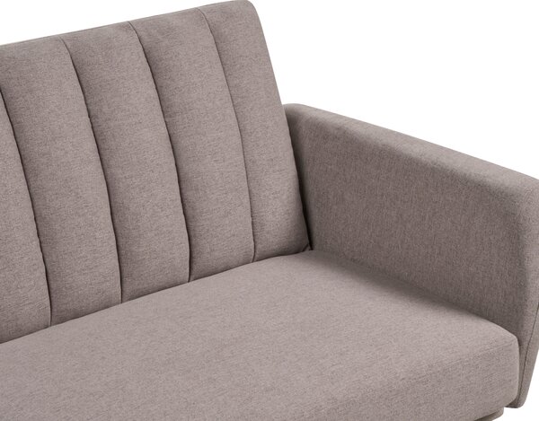 Rozkladacia pohovka svetlohnedá látkové čalúnenie vhodná na spanie elegantná moderná obývacia izba spálňa