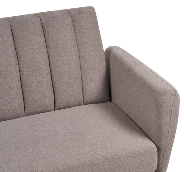 Rozkladacia pohovka svetlohnedá látkové čalúnenie vhodná na spanie elegantná moderná obývacia izba spálňa