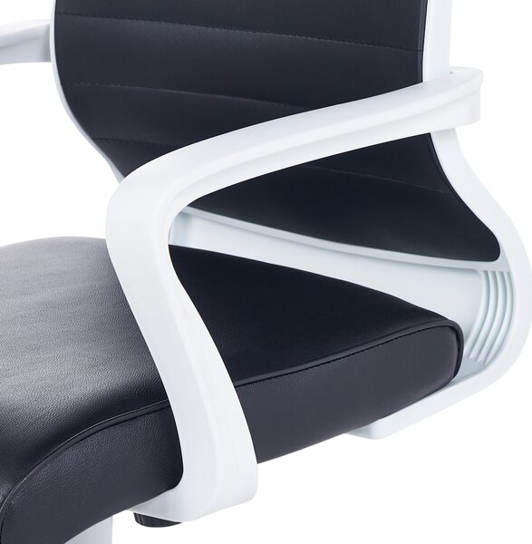 Kancelárska stolička čierna umelá koža výškovo nastaviteľná s opierkami na kolieskach ergonomický tvar moderný štýl