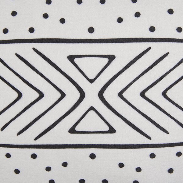 Sada 2 dekoratívnych vankúšov čierna biela zamat 45 x 45 cm geometrický vzor so strapcami štvorcový tvar boho moderný štýl doplnky
