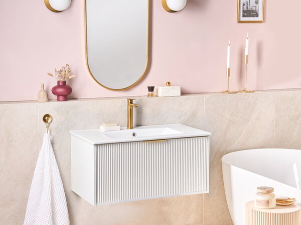 Závesná kúpeľňová skrinka s umývadlom biela so zlatým úchytom MDF 80 cm s 2 zásuvkami úložný priestor moderný štýl kúpeľňa