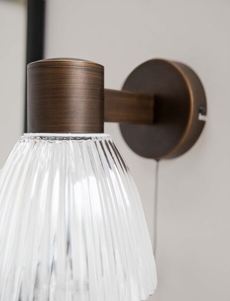 Nástenná lampa do kúpeľne Campden Antique Bronze