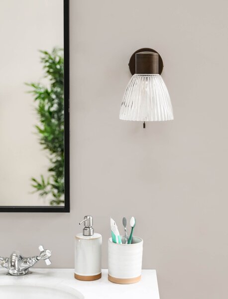 Nástenná lampa do kúpeľne Campden Antique Bronze