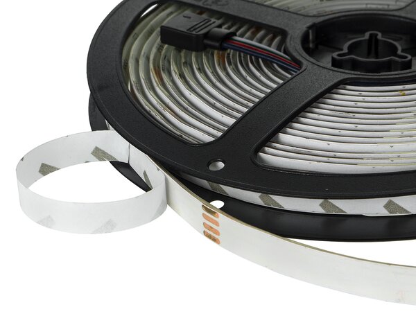 BERGE LED pásik - SMD 5050 - RGB - 5m - 30LED/m - 7,2 W/h - IP65 - s konektorom