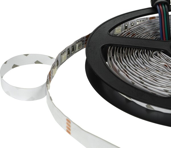 BERGE LED pásik - SMD 5050 - RGB - 5m - 60LED/m - 14,4 W/h - IP20 - s konektorom