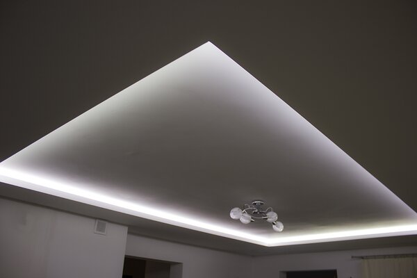 ECOLIGHT LED pásik - SMD 2835 - 5m - 60LED/m - 4,8 W/m - IP65 - studená biela