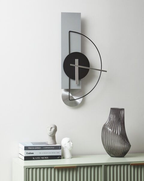 Nástenné hodiny sivé oceľové kovové 31 x 63 cm moderný minimalistický dizajn bez číslic doplnky do obývacej izby