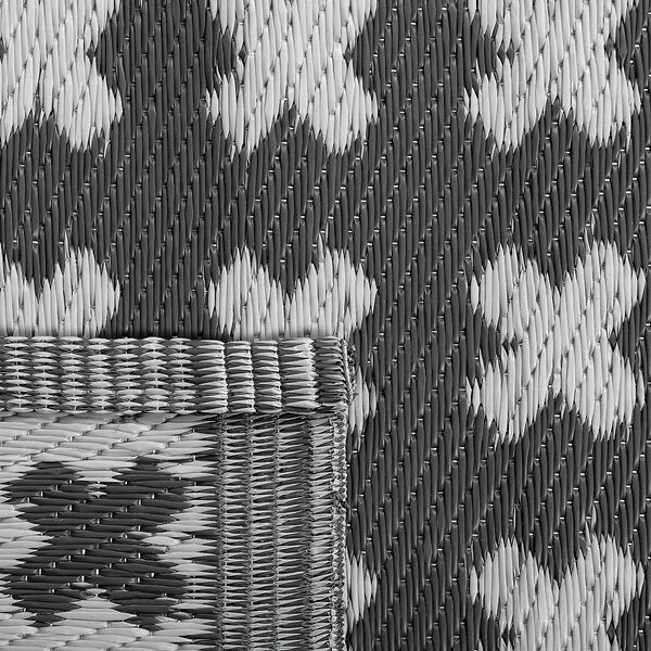 Vonkajší koberec čierny syntetický materiál 90 x 180 cm geometrický vzor obdĺžnikový tvar ekologický moderný štýl interiér exteriér