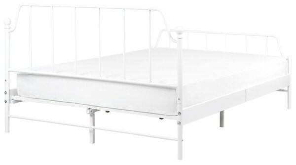 Posteľ biela kovová 140 x 200 cm posteľný rám drevený lamelový rošt z topoľového dreva industriálna minimalistická spálňa
