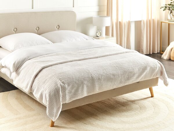 Prikrývka na posteľ biela 200 x 220 cm polyesterová umelá kožušina vzorovaná deka klasický dizajn spálňa