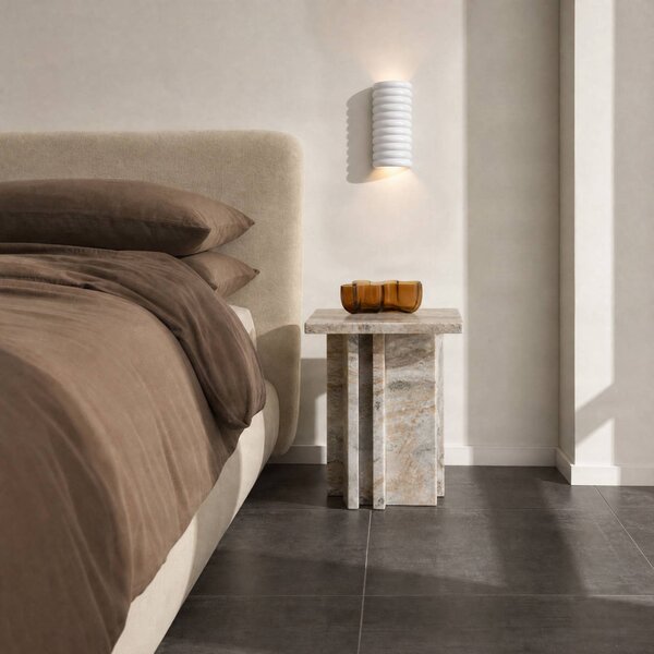 Lucande LED nástenné svetlo Riff, biela, keramika, výška 25 cm, Biela / opálová, Chodba, Keramický, Dizajn, Nástenné svietidlo