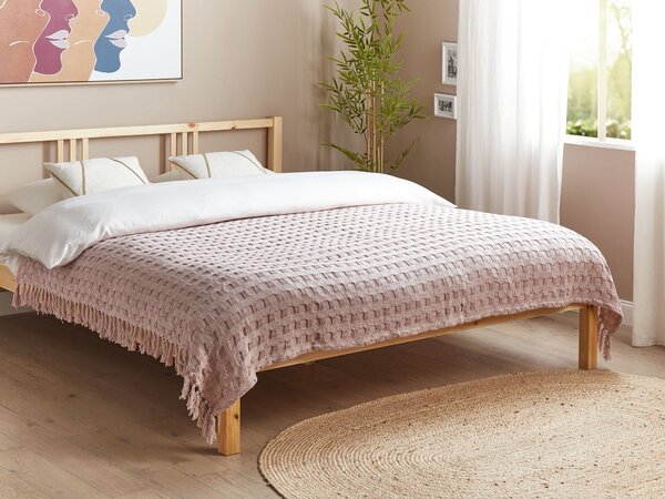 Prikrývka na posteľ svetloružová bavlnená 150 x 200 cm deka so strapcami klasický dizajn spálňa