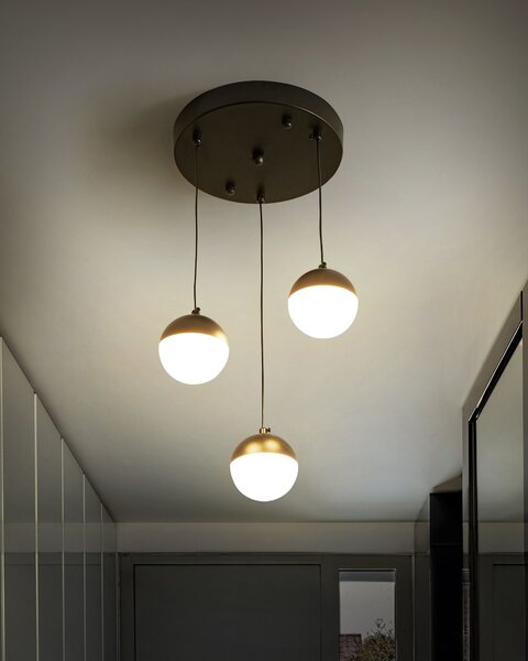 Závesná lampa čierna kov 3 LED svetlá okrúhle tienidlá moderný štýl osvetlenie obývačka jedáleň