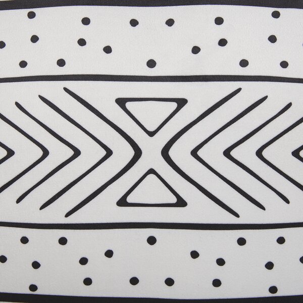 Sada 2 dekoratívnych vankúšov čierna biela zamat 30 x 50 cm geometrický vzor so strapcami obdĺžnikový tvar boho moderný štýl doplnky