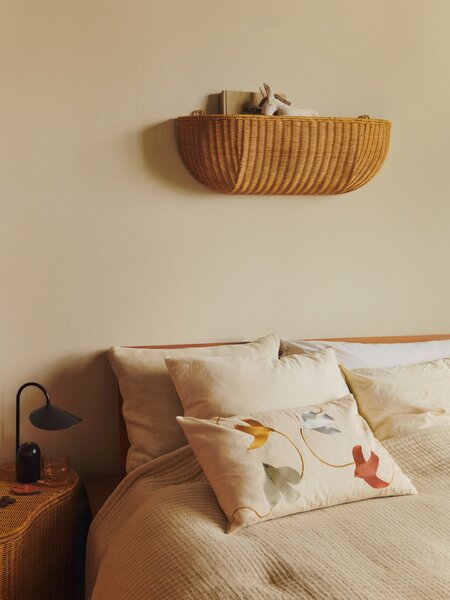 Vankúš s vyšívaným motívom Swif Bird 40 × 60 cm