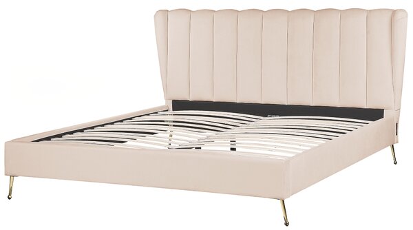 Posteľ béžová zamatové čalúnenie 180 x 200 cm zlaté kovové nohy prešívané čelo s USB portom moderný glamour štýl spálňa