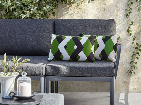 Sada 2 vonkajších dekoratívnych vankúšov viacfarebná polyester 30 x 50 cm geometrický vzor záhradné doplnky