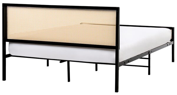 Posteľ čierna železo kovový rám 140 x 200 cm lamelový rošt PE ratan viedenský výplet s čelom moderný boho štýl spálňa