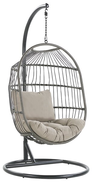 Závesné kreslo čierne z umelého ratanu s oceľovým stojanom a vankúšom obývačka terasa balkón boho rustikálny štýl