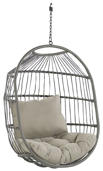 Závesné kreslo čierne z umelého ratanu s oceľovým stojanom a vankúšom obývačka terasa balkón boho rustikálny štýl