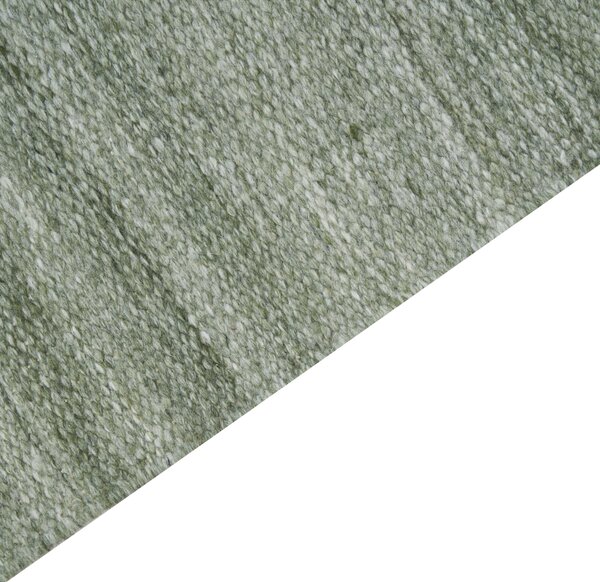 Koberec svetlozelený recyklovaný syntetický materiál 80 x 150 cm so strapcami interiér exteriér
