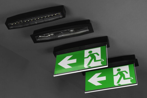 Čierne prisadené protipanické osvetlenie autotest 6W IP54 – LED núdzové a protipanické osvetlenie