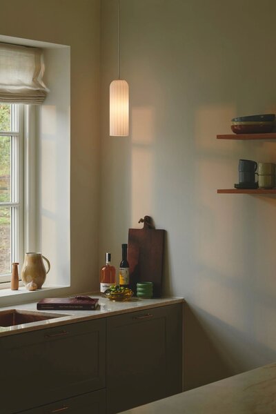 Biely závesný luster Miella pre žiarovku E27 ø10cm – LED lustre a svietidlá > Lustre > Závesné lustre