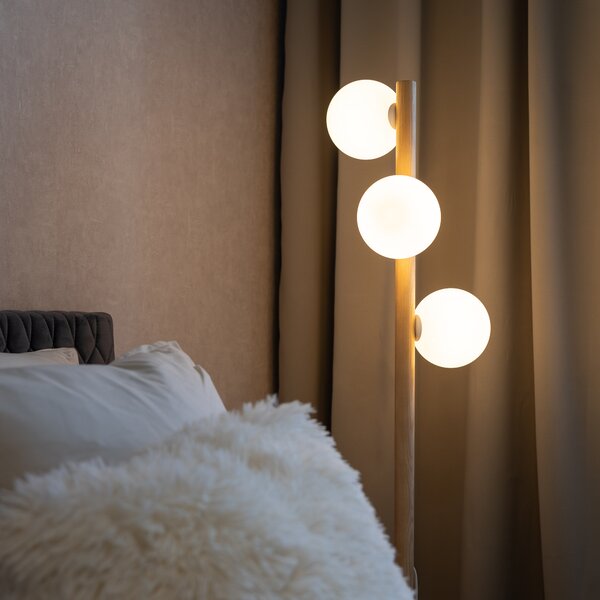 Stojacia lampa Estera Wood s dekorom dreva pre žiarovku 3x G9 – LED lampičky a baterky > Stojacie LED lampy