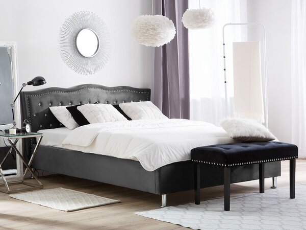 Posteľ tmavosivá zamatové čalúnenie 180 x 200 cm prešívané čelo s gombíkmi moderný glamour štýl spálňa