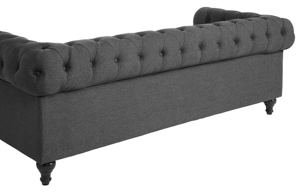 Pohovka chesterfield sivá čalúnená nízke prešívané operadlo tmavé drevené nohy 3-miestna moderná