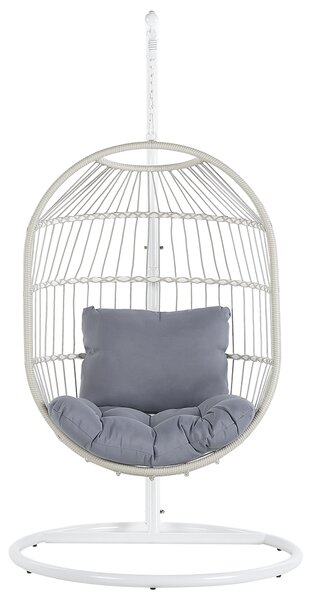 Závesné kreslo biele z umelého ratanu s oceľovým stojanom a vankúšom obývačka terasa balkón boho rustikálny štýl