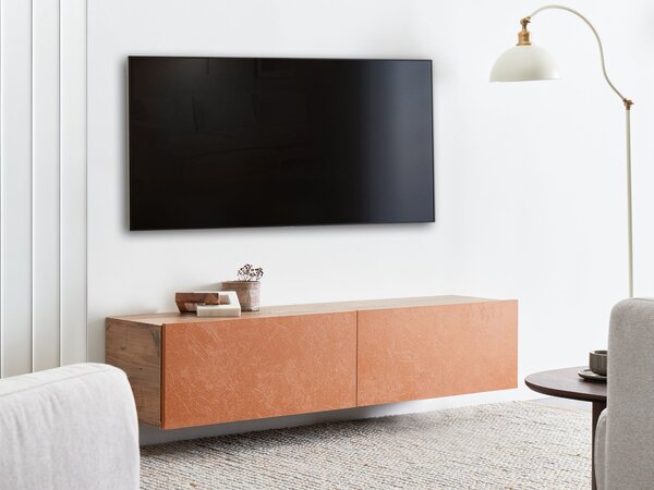 Závesná skrinka pod TV červená a hnedá 140 cm tv stolík na stenu minimalistický dizajn obývacia izba