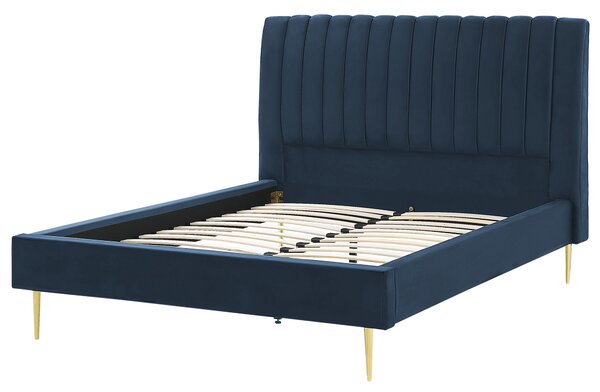 Čalúnená posteľ modrá zamatová 140 x 200 cm lamelový rošt vysoké čelo elegantný dizajn spálňa