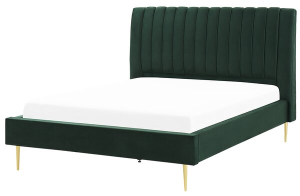 Čalúnená posteľ zelená zamatová 140 x 200 cm lamelový rošt vysoké čelo elegantný dizajn spálňa