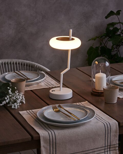 Stolná lampa biela železo hliník s dotykovým vypínačom nabíjanie cez USB kábel bezdrôtová moderný štýl interiér exteriér