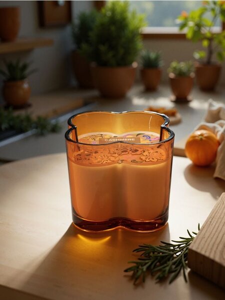 Sinsay - Voňavá sviečka Cashmere Vanilla - jantárová