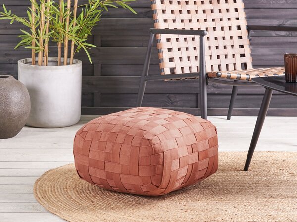 Záhradný taburet svetločervený syntetický materiál 50 x 50 cm štvorcový tvar pletený ručná výroba puf podnožka boho štýl interiér exteriér