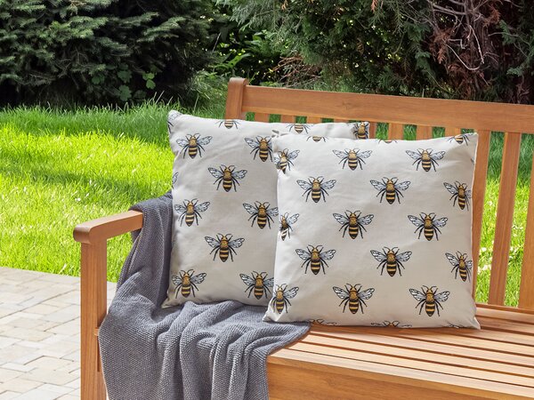 Sada 2 záhradných vankúšov béžová polyester vzor včiel 45 x 45 cm štvorcový moderný štýl vonkajšia terasa vodoodolná