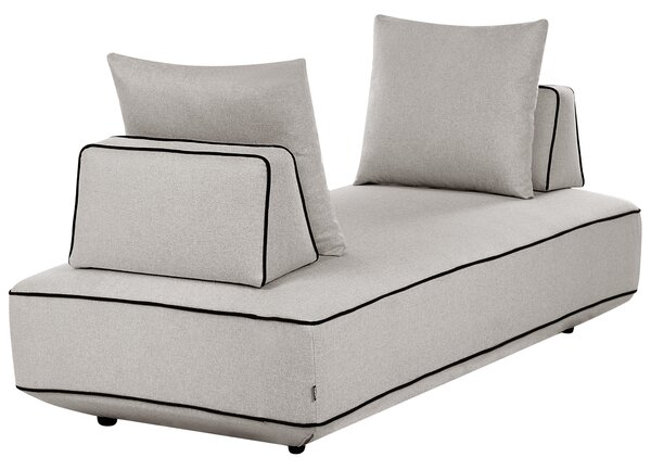 Leňoška svetlosivá látkové čalúnenie s vankúšmi moderný minimalistický štýl obývacia izba