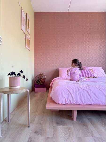 Svetloružová dvojlôžková posteľ z borovicového dreva s roštom 140x200 cm Japan – Karup Design