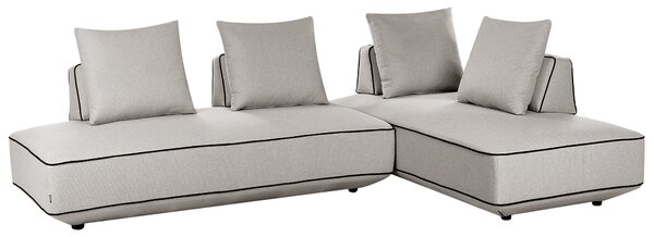 Leňoška svetlosivá látkové čalúnenie s vankúšmi moderný minimalistický štýl obývacia izba