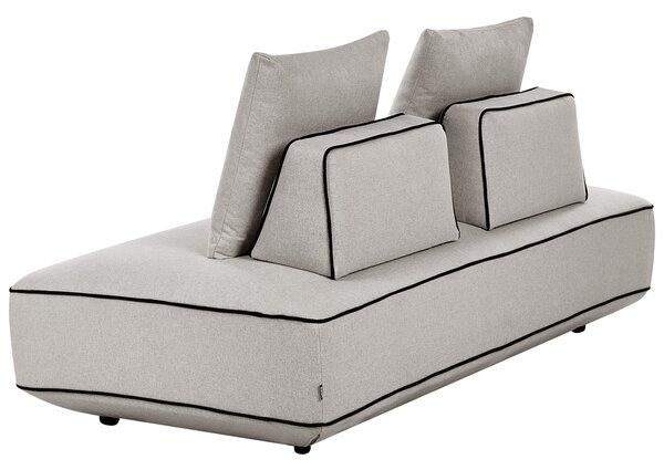 Leňoška svetlosivá látkové čalúnenie s vankúšmi moderný minimalistický štýl obývacia izba