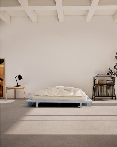 Svetlomodrá dvojlôžková posteľ z borovicového dreva s roštom 180x200 cm Japan – Karup Design