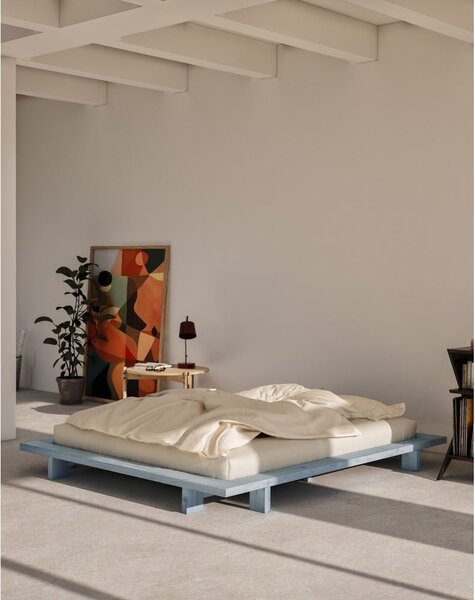 Svetlomodrá dvojlôžková posteľ z borovicového dreva s roštom 180x200 cm Japan – Karup Design