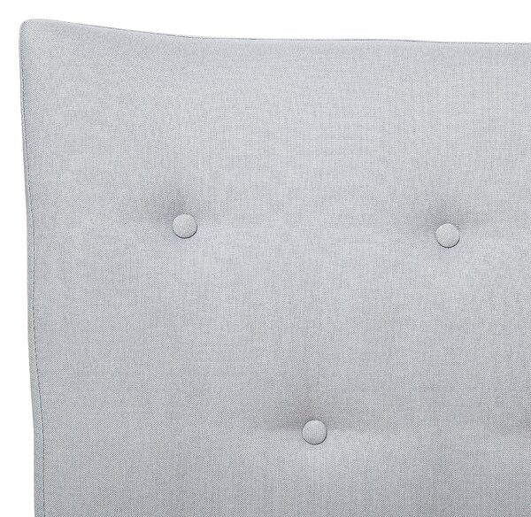 Posteľ svetlosivá látkové čalúnenie 140 x 200 cm prešívané čelo s gombíkmi v štýle Chesterfield lamelový rošt drevené nohy moderný štýl spálňa