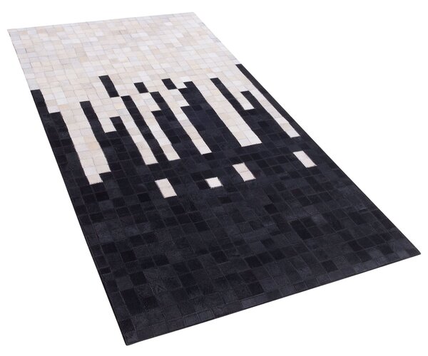 Koberec čierno-biely kožený 80 x 150 cm pravá hovädzia koža abstraktný patchworkový obdĺžnikový moderný