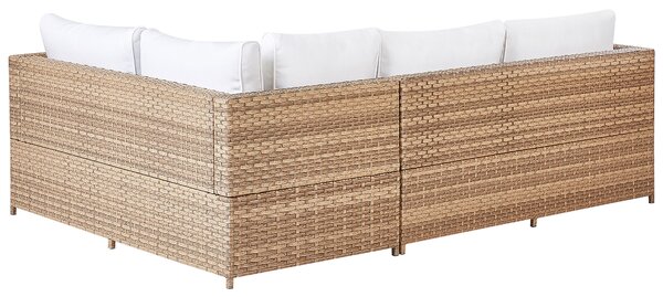 Záhradná rohová sedacia súprava svetlé drevo umelý ratan biele vankúše štvorcový stolík prútená sada exteriér moderný štýl