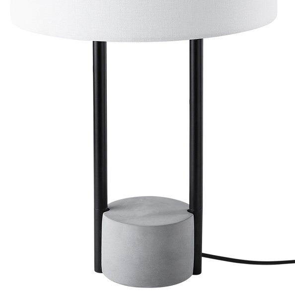 Stolná lampa biele látkové tienidlo okrúhly tvar čierny kovový stojan betónový podstavec 60 cm nočná lampa moderný štýl obývačka spálňa
